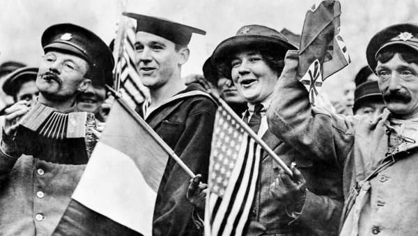 ARMISTICE DAY,CROWD,PARIS