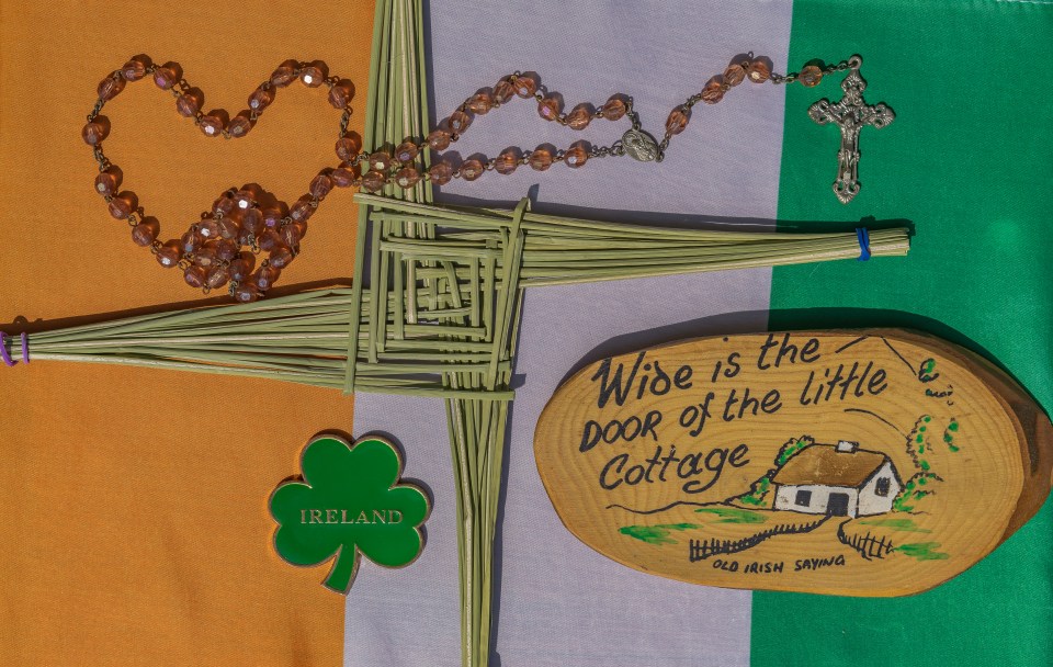 Il significato spirituale dietro la croce di Santa Brigida