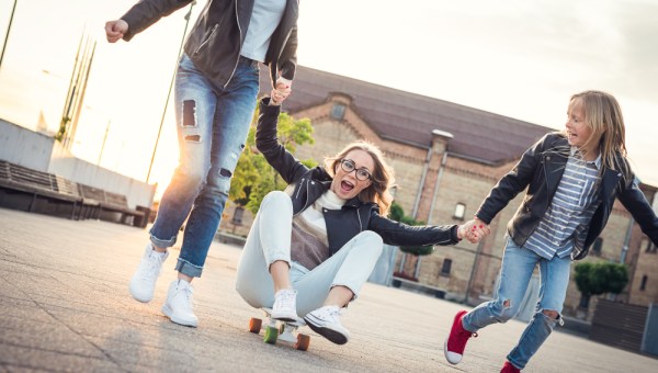 PATTINARE, MAMMA, FIGLIE