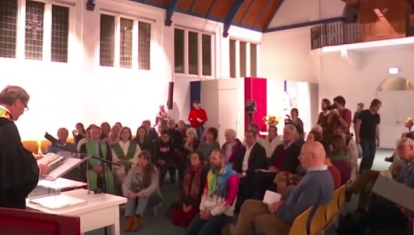 MODLĄ SIĘ BEZ PRZERWY