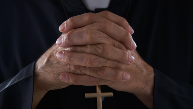 SACERDOTE