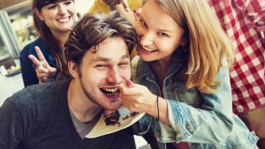 COUPLE EATING DESSERT