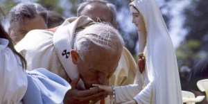 Francia: decanonizziamo San Giovanni Paolo II, accostava le donne a Maria