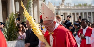Dopo due anni tornano i riti di Pasqua all’aperto presieduti dal Papa