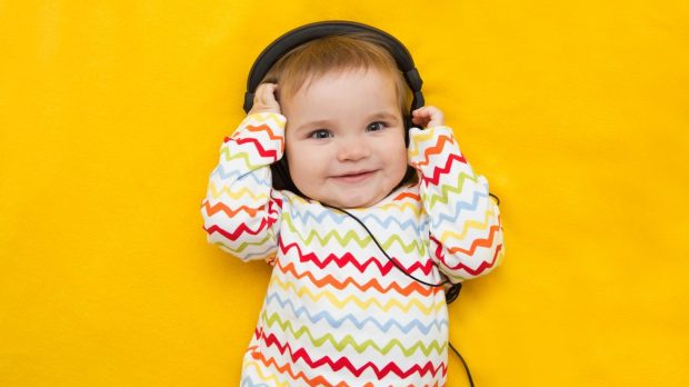 web3-little-baby-play-headphones