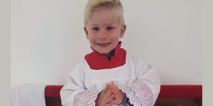 Una famiglia testimonia la guarigione di un bambino malato di cancro per intercessione di Padre Pio