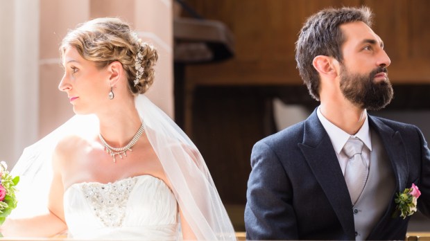 WEB3-Bride-and-groom-separating