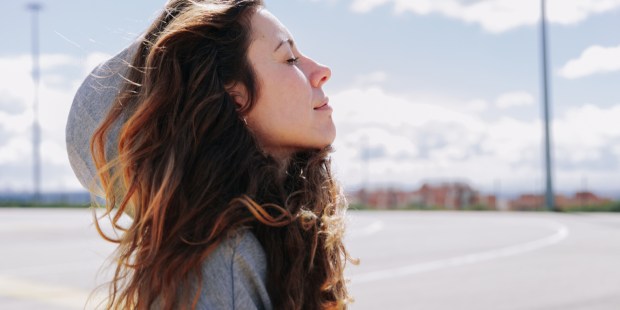 WOMAN RUN HAIR