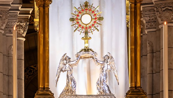 MONSTRANCE