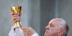 Perché nella liturgia eucaristica si cita il calice del sangue di Cristo?