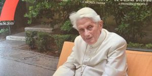 &#8220;Il Papa emerito non fa parte della Curia Romana&#8221;