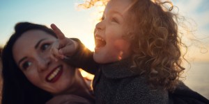 Se c&#8217;è una cosa di cui hanno bisogno oggi i bambini è il tempo con le loro madri!