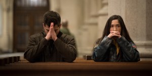 Quando stare in piedi, sedersi o inginocchiarsi in una Messa cattolica