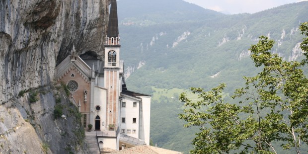 (Fotogallery) Santuario della Madonna della Corona