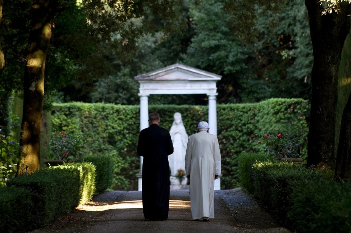 pope-benedict-xvi-garden-castel-gondolfo.jpg