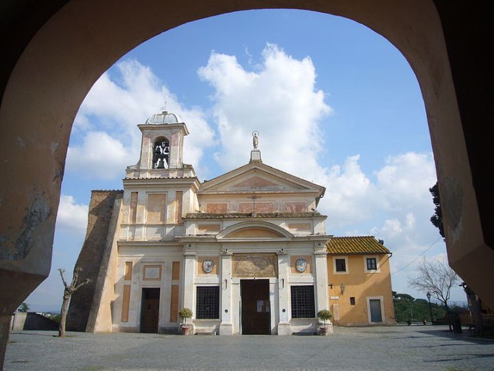 Roma, santuario del Divino Amore, la chiesa antica.