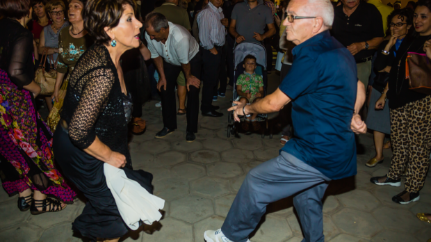 WEB3-couple-dances-the-pizzica-on-the-night-of-the-taranta-in-Galatina