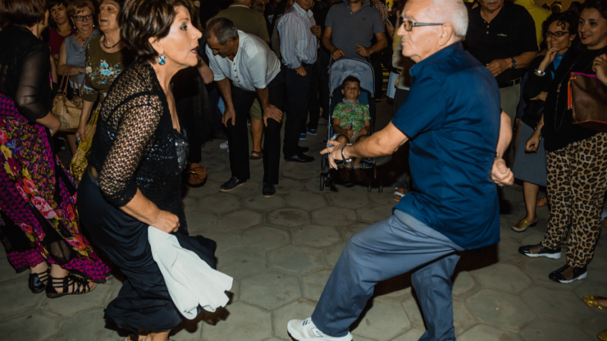 WEB3-couple-dances-the-pizzica-on-the-night-of-the-taranta-in-Galatina
