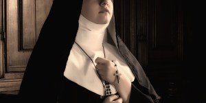 Genova, la suora accoltellata in chiesa è fuori pericolo. “L’uomo urlava sono Satana”