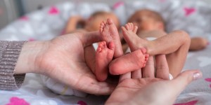 Aveva preso la pillola abortiva, ma ha cambiato idea: ora è mamma di due gemelle