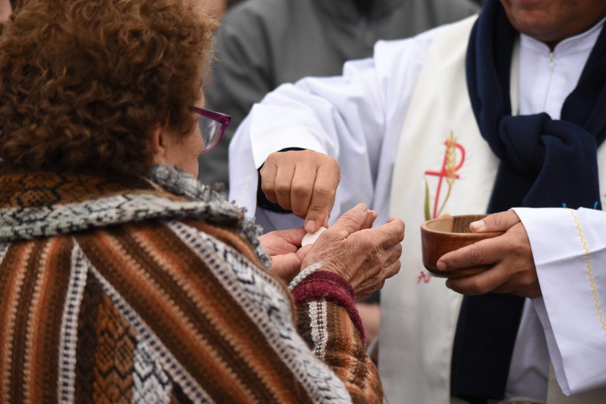 eucaristia sulla mano