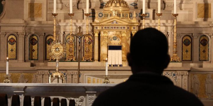 web3-church-praying-eucharist-010-fr-lawrence-lew-o.p.-cc-by-nc-nd-2.0.jpg