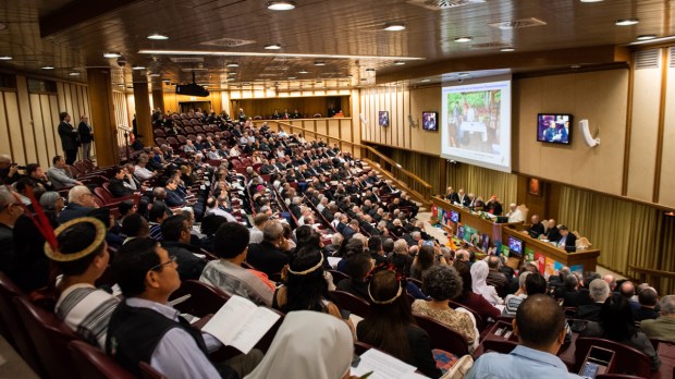 amoct1219-pope-synod-pan-amazon-antoine-mekary-aleteteia-am_7005.jpg