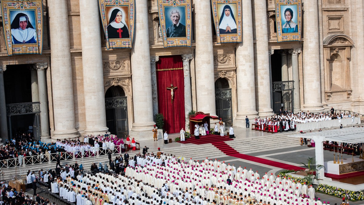 amoct1319-pope-francis-canonization-oct-132019-antoine-mekary-aleteia-am_7080.jpg