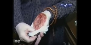 Santi con le stigmate sanguinanti il Venerdì Santo (FOTOGALLERY)
