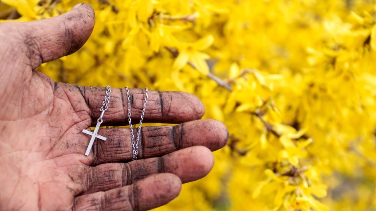 web3-dirty-hand-cross-yellow-flowers-sweetolli-shutterstock.jpg