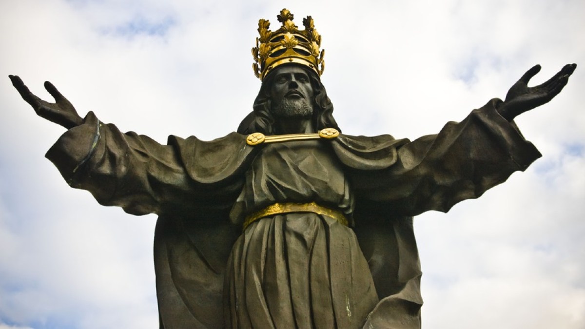web3-jesus-christ-statue-king-crown-majesty-anilah-shutterstock.jpg