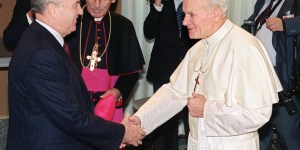 Lo storico gesto di Gorbaciov alla Chiesa che aprì il cuore di Wojtyla