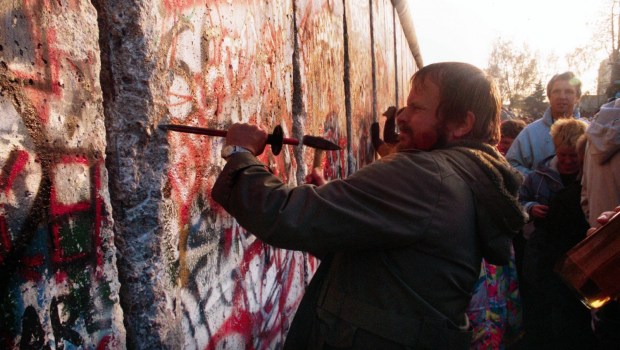 FALL OF THE BERLIN WALL