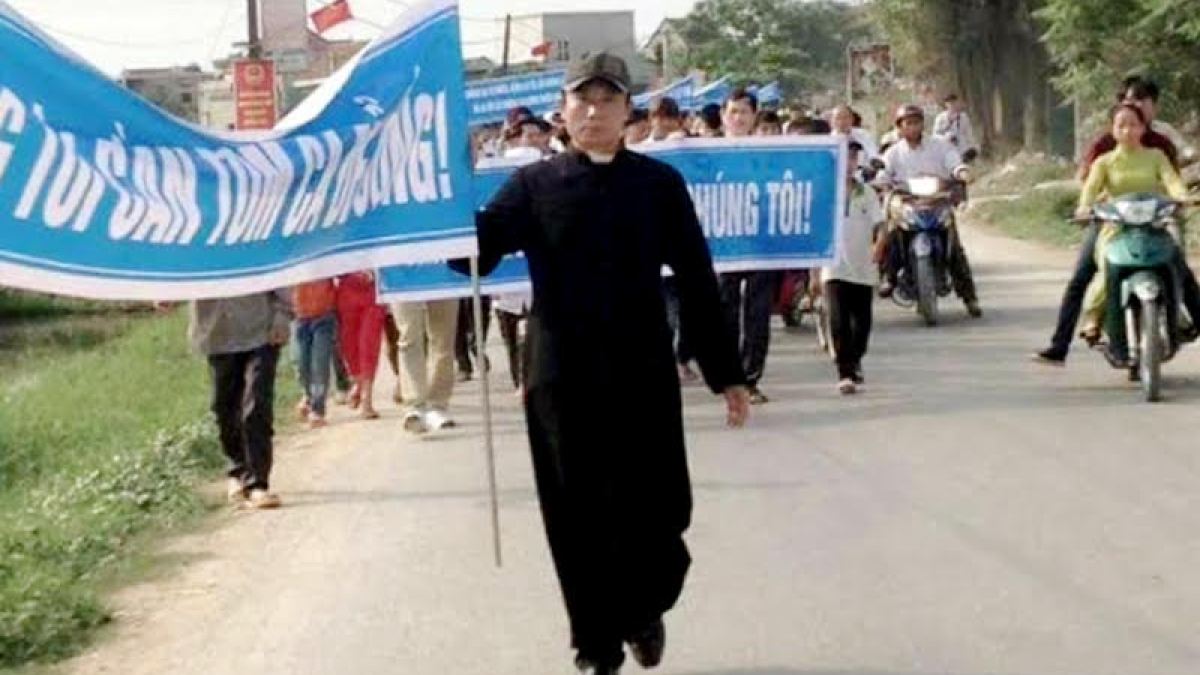 nguyen-dinh-thuc-priest-vietnam-cleansea4all.jpg