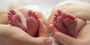 2 gemelli salvati dall&#8217;aborto grazie a 40 Giorni per la Vita (AUDIO)