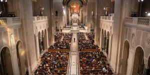 Gruppo pro-aborto proietta un messaggio sulla basilica di Washington per la Marcia per la Vita