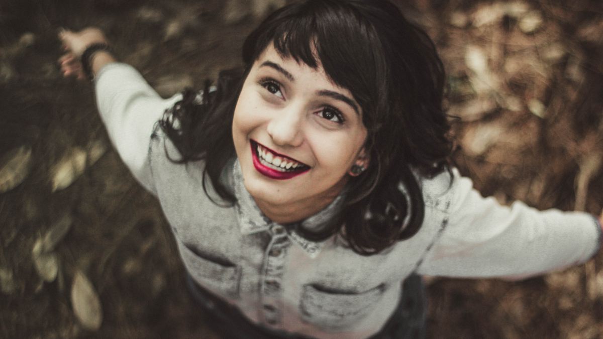 WOMAN SMILE