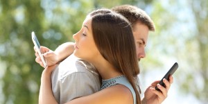 Non chatterai con la donna d&#8217;altri: come uscire dall&#8217;infedeltà virtuale