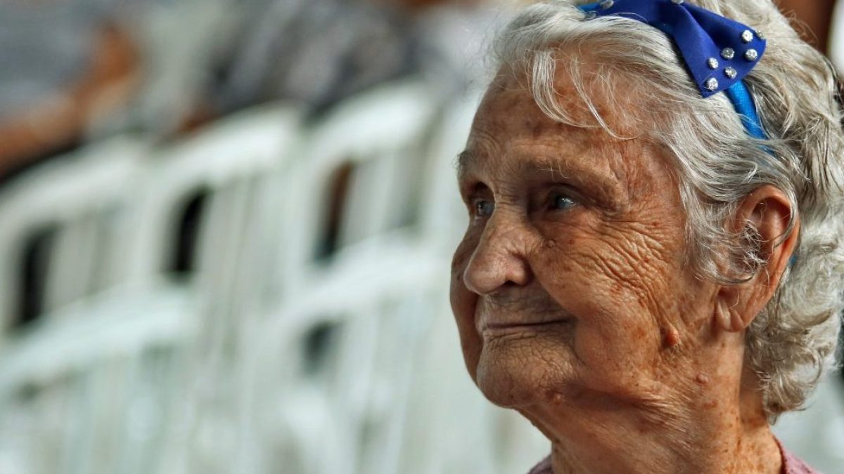 web3-vladimir-soares-old-woman-smile-e1576051849899.jpg