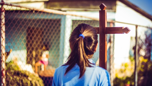 jeune femme en mission