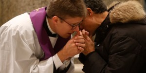 Confessione: si devono dire al sacerdote tutti i propri peccati?