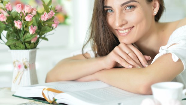 HAPPY, WOMAN, READING