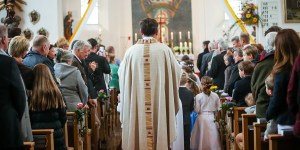 Il sacerdote assolve i nostri peccati all&#8217;inizio della Messa?