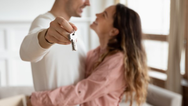 YOUNG COUPLE, HOUSE KEYS, LOVE