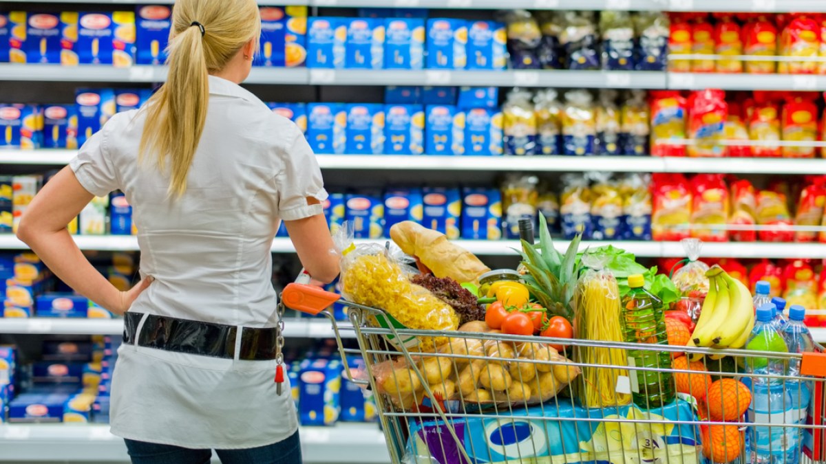 WOMAN, FULL, SHOPPING CART