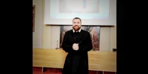 Padre Maurizio Botta: il segno della croce è uno scudo di luce che ti protegge dal male!(VIDEO)