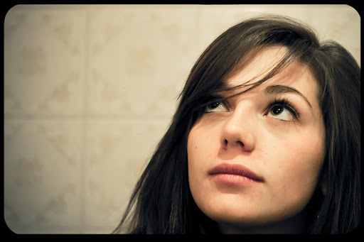 web-girl-gazing-up-ben-raynal-cc