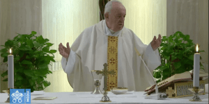 Il Papa a Santa Marta prega per i carcerati e invita alla Comunione spirituale