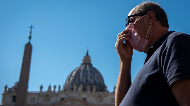web2-ammar1120-covid-19-vatican-city-coronavirus-rome-antoine-mekary-am_1881-1.jpg