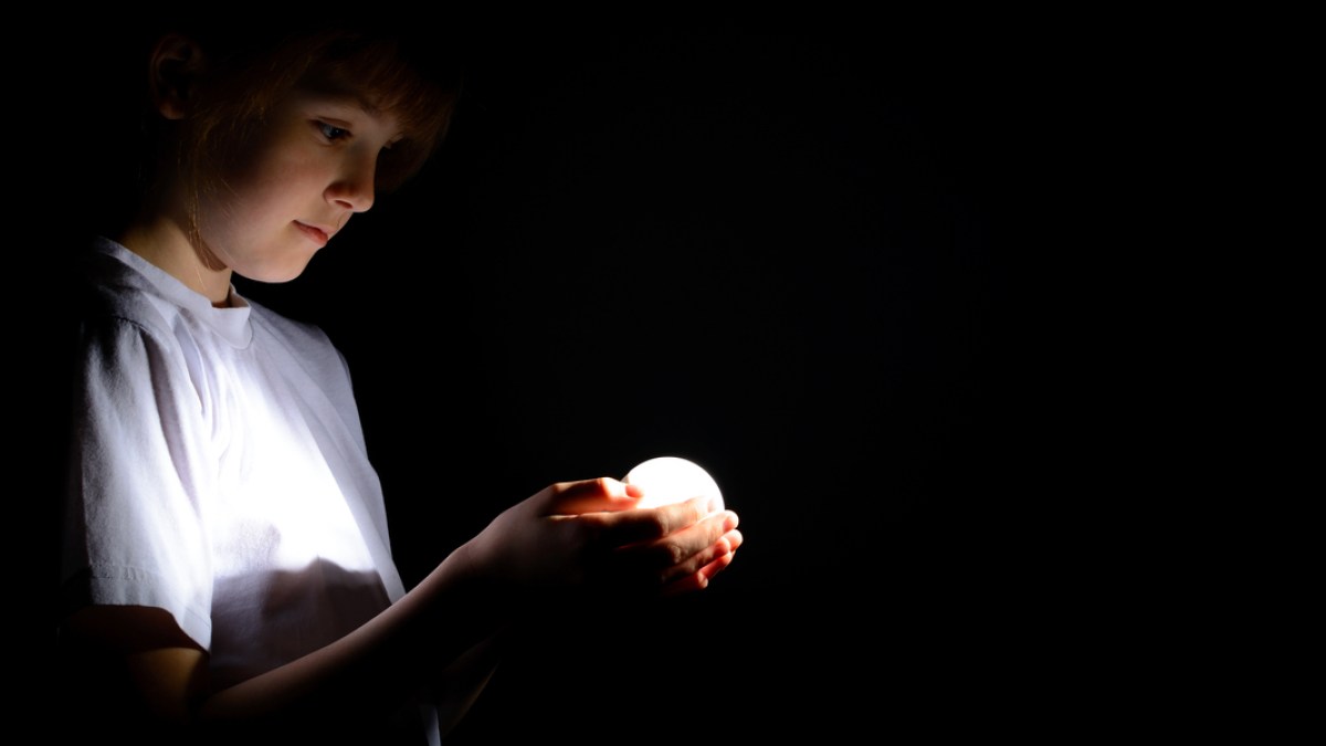 web3-cute-little-girl-holding-a-luminous-led-light-bulb-in-the-dark-shutterstock_641352283.jpg